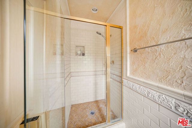 1100 Pine Oak Lane, Pasadena, CA 91105