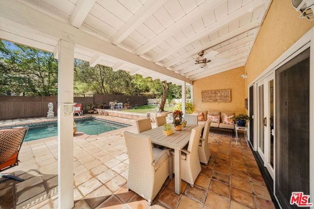 1100 Pine Oak Lane, Pasadena, CA 91105