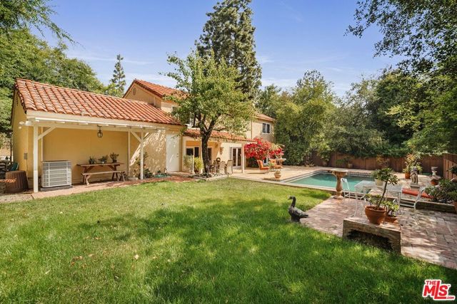 1100 Pine Oak Lane, Pasadena, CA 91105