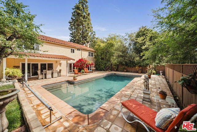 1100 Pine Oak Lane, Pasadena, CA 91105