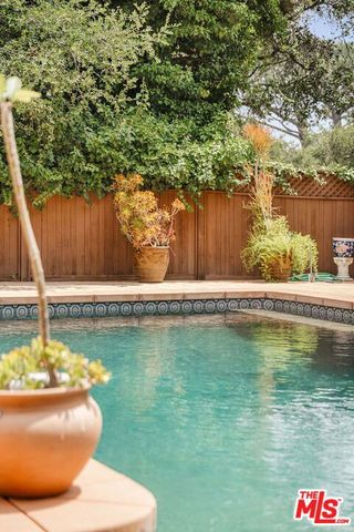 1100 Pine Oak Lane, Pasadena, CA 91105