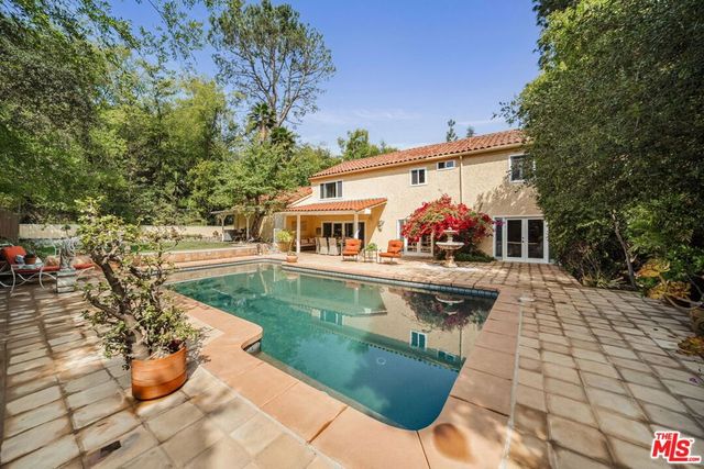 1100 Pine Oak Lane, Pasadena, CA 91105