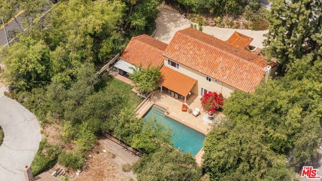 1100 Pine Oak Lane, Pasadena, CA 91105