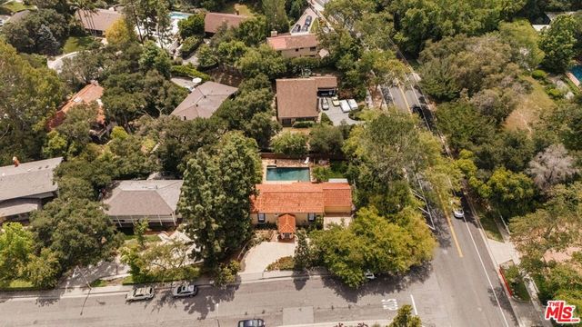 1100 Pine Oak Lane, Pasadena, CA 91105