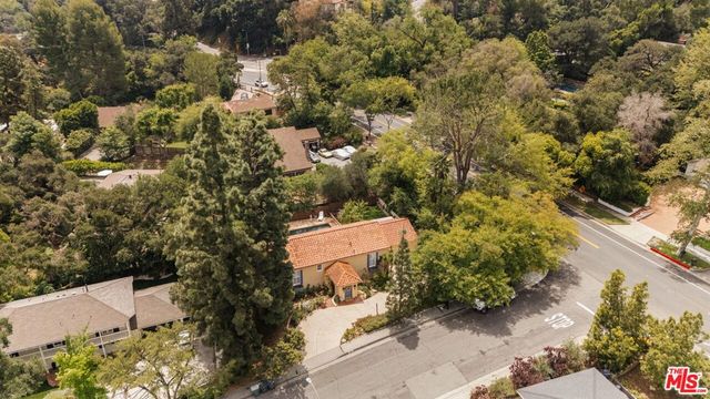 1100 Pine Oak Lane, Pasadena, CA 91105