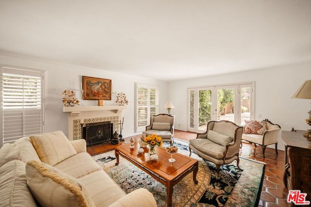 1100 Pine Oak Lane, Pasadena, CA 91105