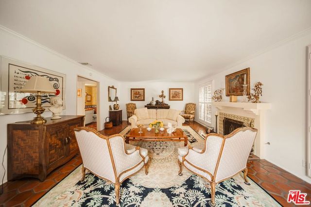 1100 Pine Oak Lane, Pasadena, CA 91105