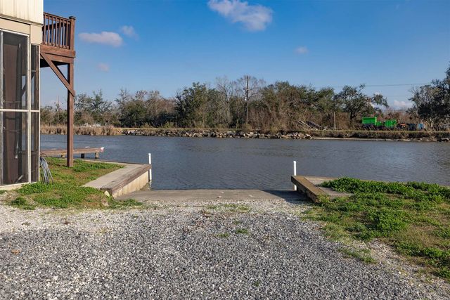 2497 Brady Rd, Theriot, LA 70397