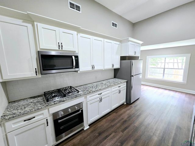 605 E Rusk St, Marshall, TX 75670