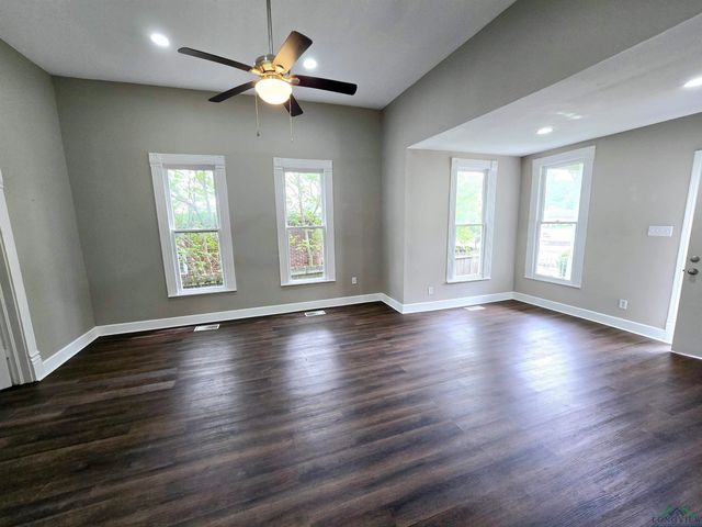 605 E Rusk St, Marshall, TX 75670