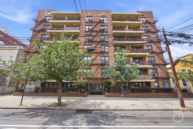 25-34 Crescent Street 2K, Astoria, NY 11102
