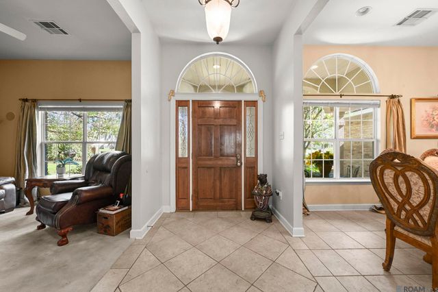 39797 River Oaks Dr, Ponchatoula, LA 70454