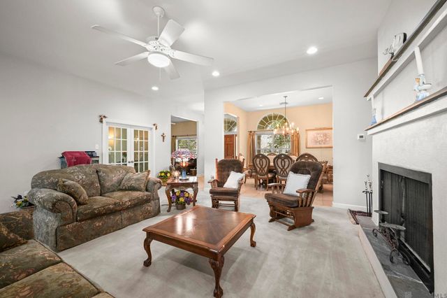 39797 River Oaks Dr, Ponchatoula, LA 70454