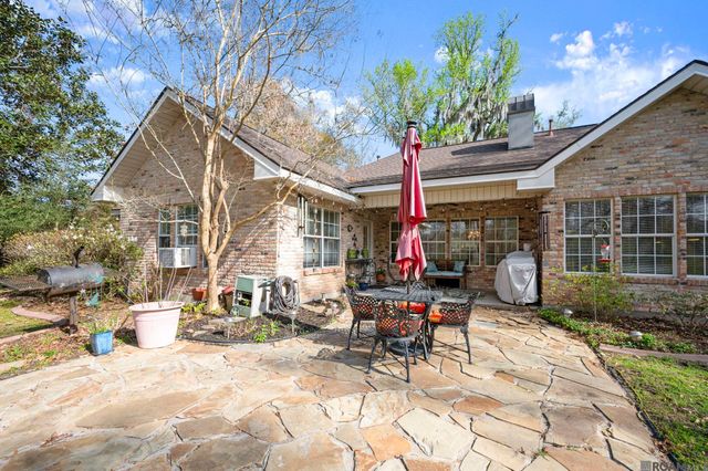 39797 River Oaks Dr, Ponchatoula, LA 70454