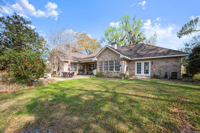 39797 River Oaks Dr, Ponchatoula, LA 70454