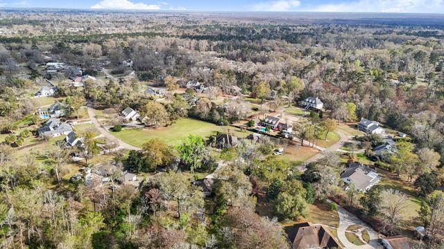 39797 River Oaks Dr, Ponchatoula, LA 70454