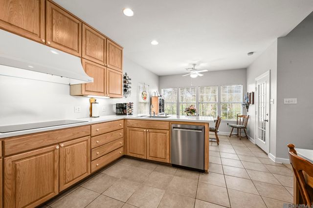 39797 River Oaks Dr, Ponchatoula, LA 70454