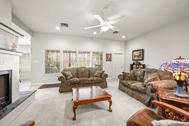 39797 River Oaks Dr, Ponchatoula, LA 70454