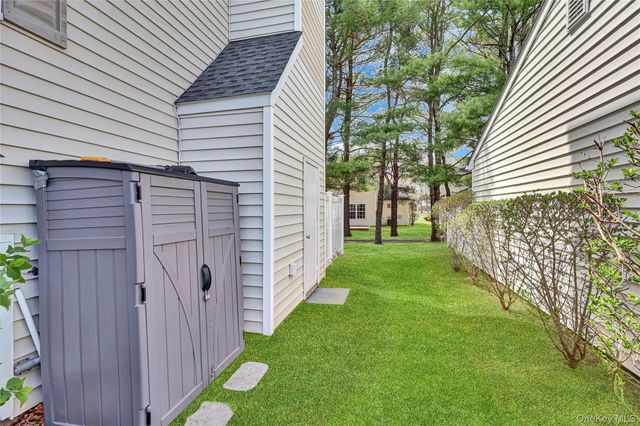 4 Dove Path, Coram, NY 11727