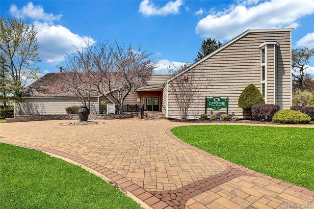 4 Dove Path, Coram, NY 11727