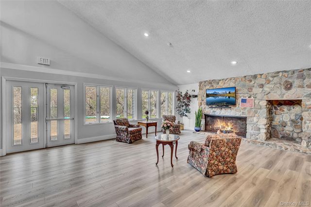 4 Dove Path, Coram, NY 11727