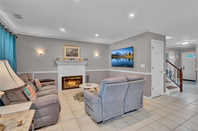 4 Dove Path, Coram, NY 11727