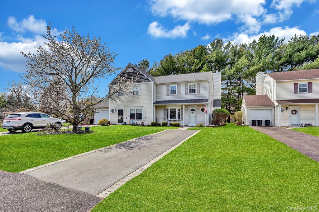 4 Dove Path, Coram, NY 11727