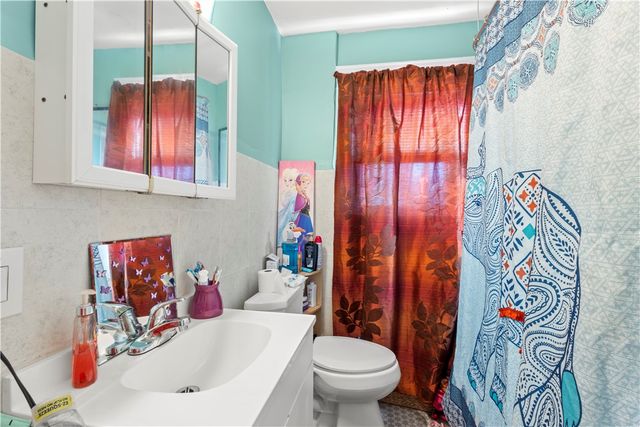 51 Oakland Avenue, Cranston, RI 02910