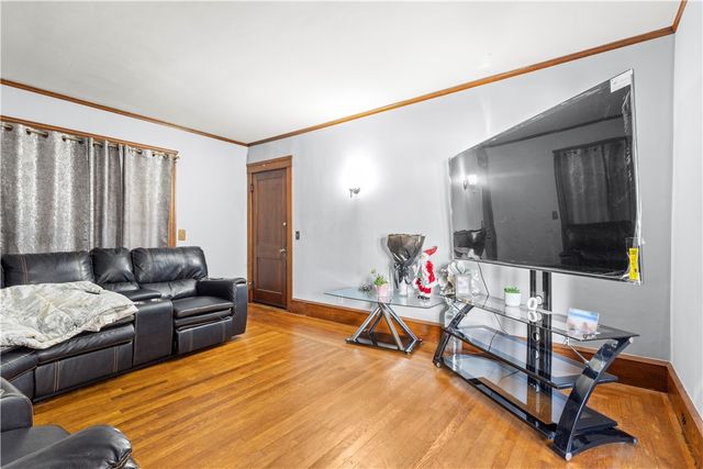 51 Oakland Avenue, Cranston, RI 02910