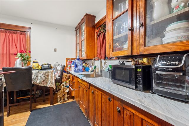 51 Oakland Avenue, Cranston, RI 02910