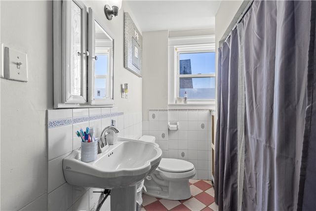 51 Oakland Avenue, Cranston, RI 02910