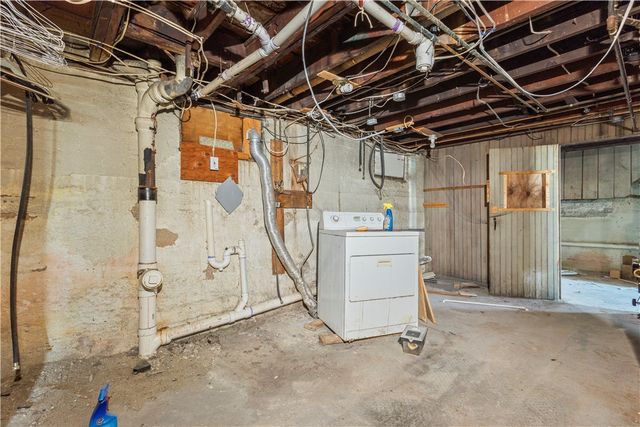 51 Oakland Avenue, Cranston, RI 02910