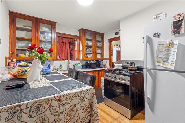 51 Oakland Avenue, Cranston, RI 02910