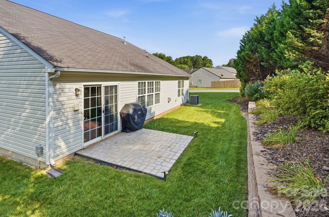 301 Augustus Lane, Mount Holly, NC 28120
