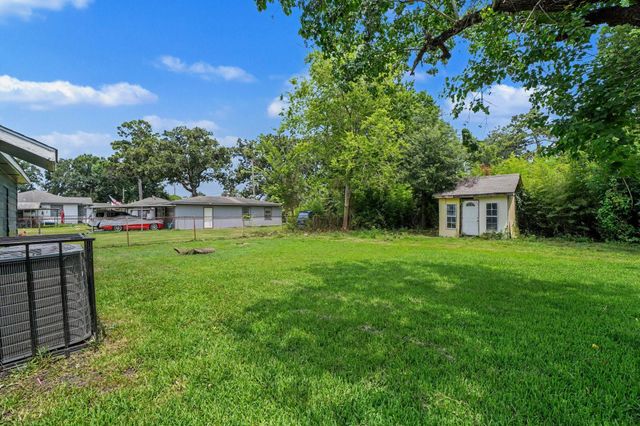 8433 Woodlyn Road, Houston, TX 77028