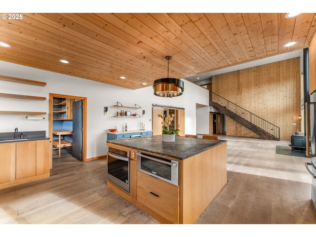 1655 GEM Dr, Roseburg, OR 97471