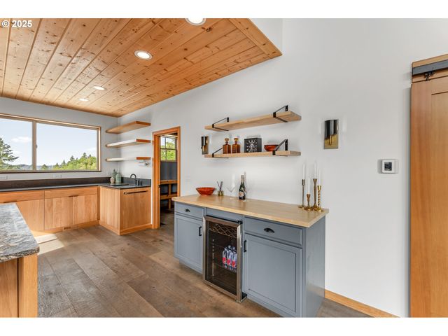 1655 GEM Dr, Roseburg, OR 97471