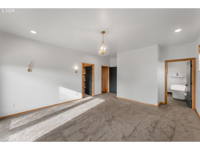 1655 GEM Dr, Roseburg, OR 97471