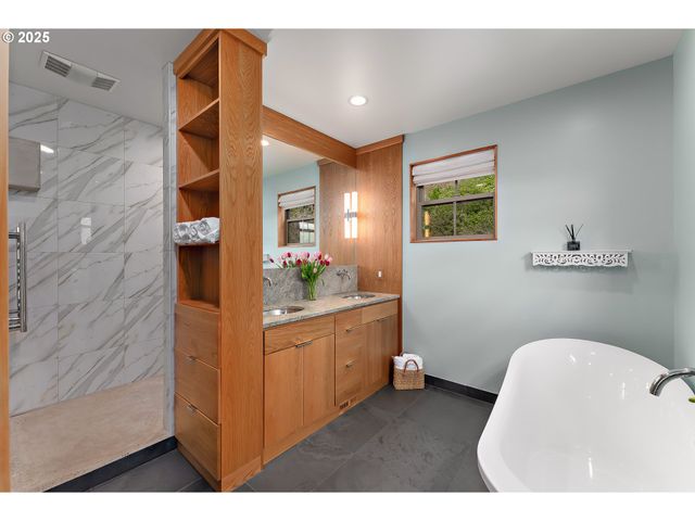 1655 GEM Dr, Roseburg, OR 97471