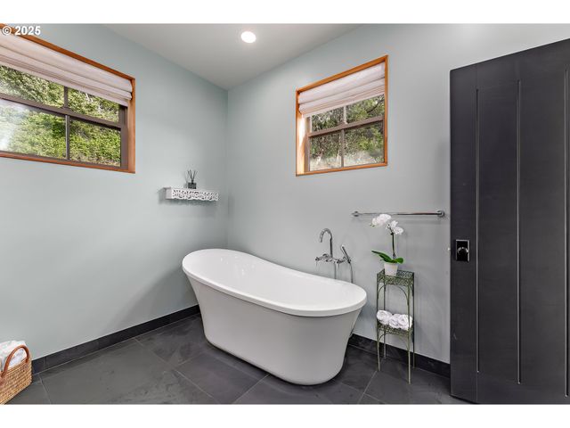 1655 GEM Dr, Roseburg, OR 97471