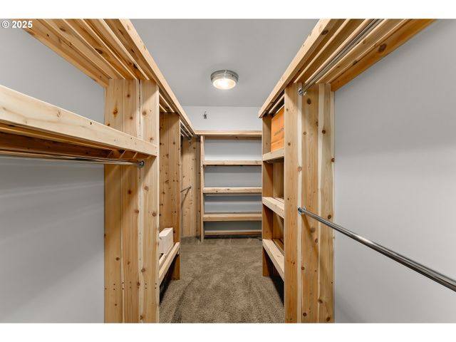 1655 GEM Dr, Roseburg, OR 97471