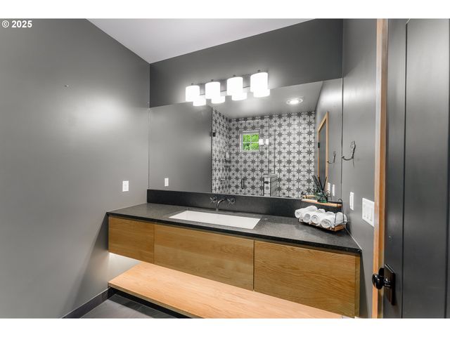 1655 GEM Dr, Roseburg, OR 97471