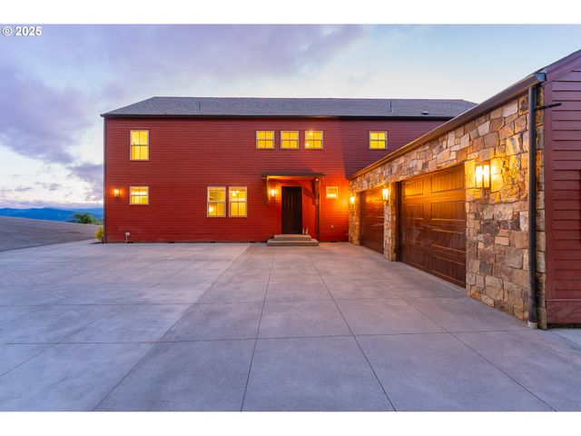 1655 GEM Dr, Roseburg, OR 97471