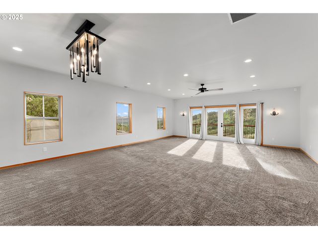 1655 GEM Dr, Roseburg, OR 97471