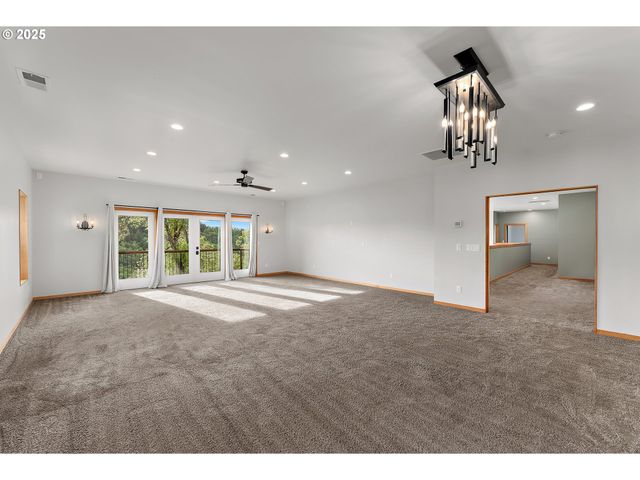 1655 GEM Dr, Roseburg, OR 97471