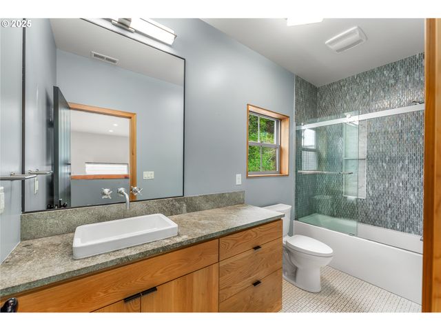 1655 GEM Dr, Roseburg, OR 97471