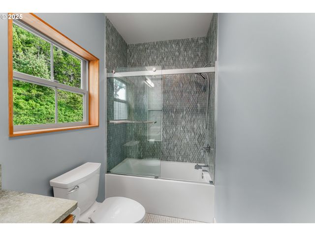 1655 GEM Dr, Roseburg, OR 97471