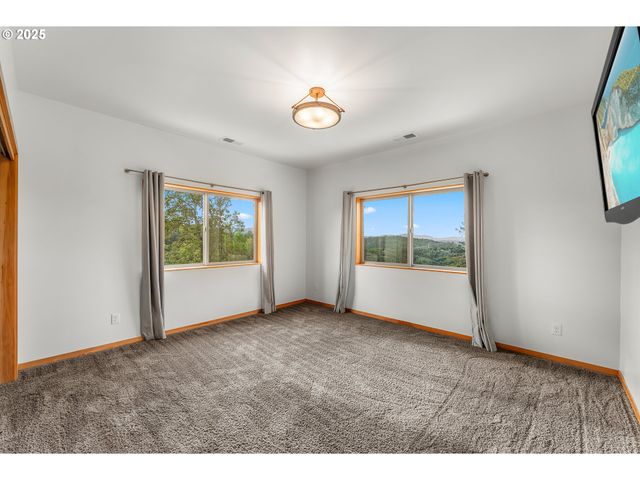 1655 GEM Dr, Roseburg, OR 97471