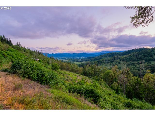1655 GEM Dr, Roseburg, OR 97471
