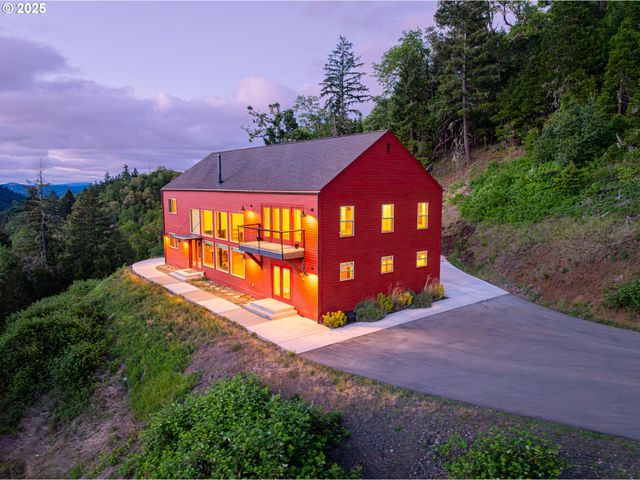 1655 GEM Dr, Roseburg, OR 97471